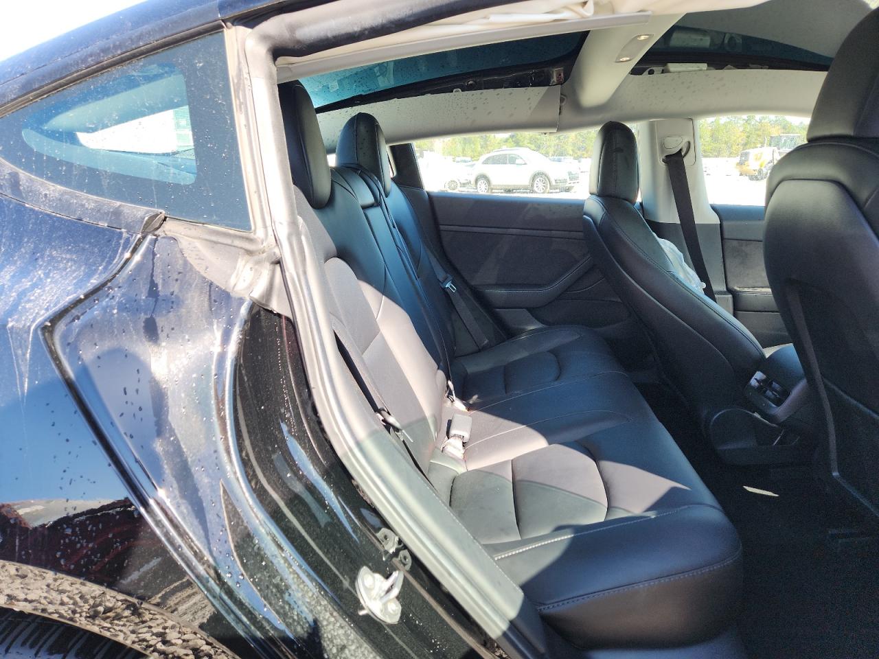 Tesla Model 3 Image 10