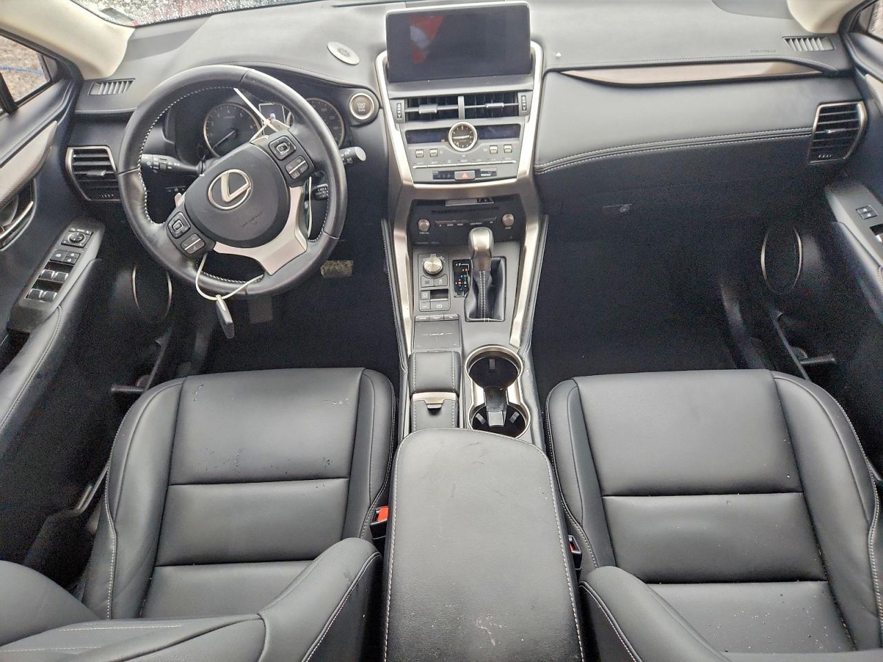 Lexus NX 300 Base Image 4