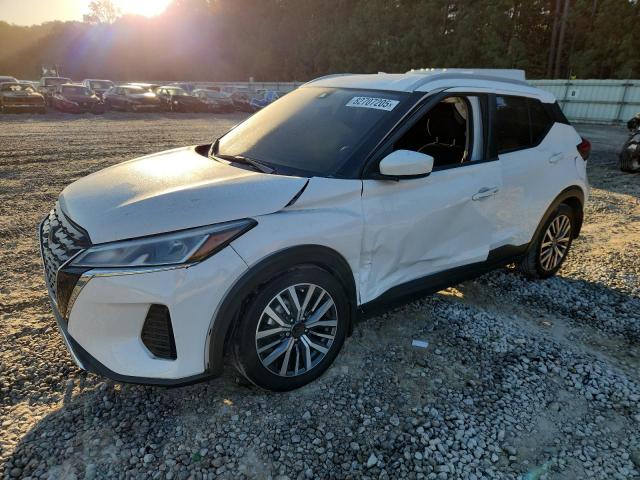  Salvage Nissan Kicks