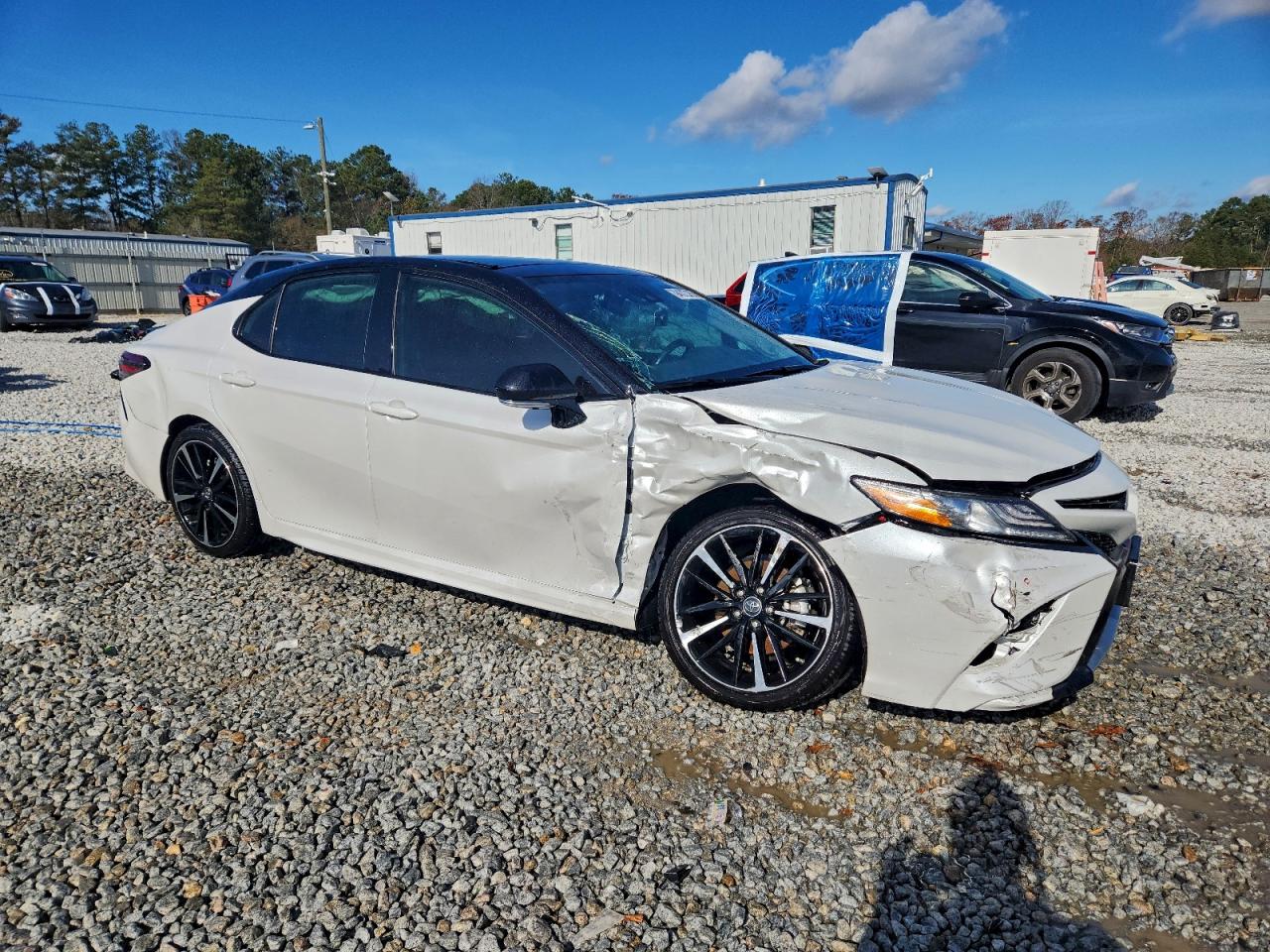 Toyota Camry Xse Image 9