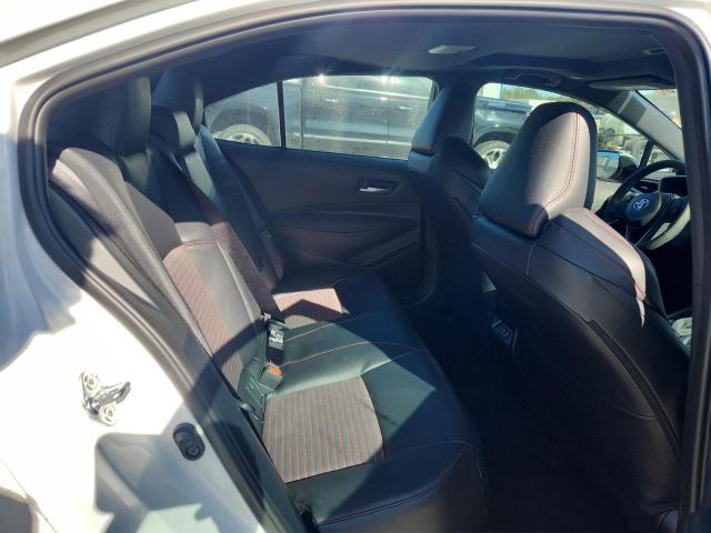 Toyota Corolla Xse Image 3