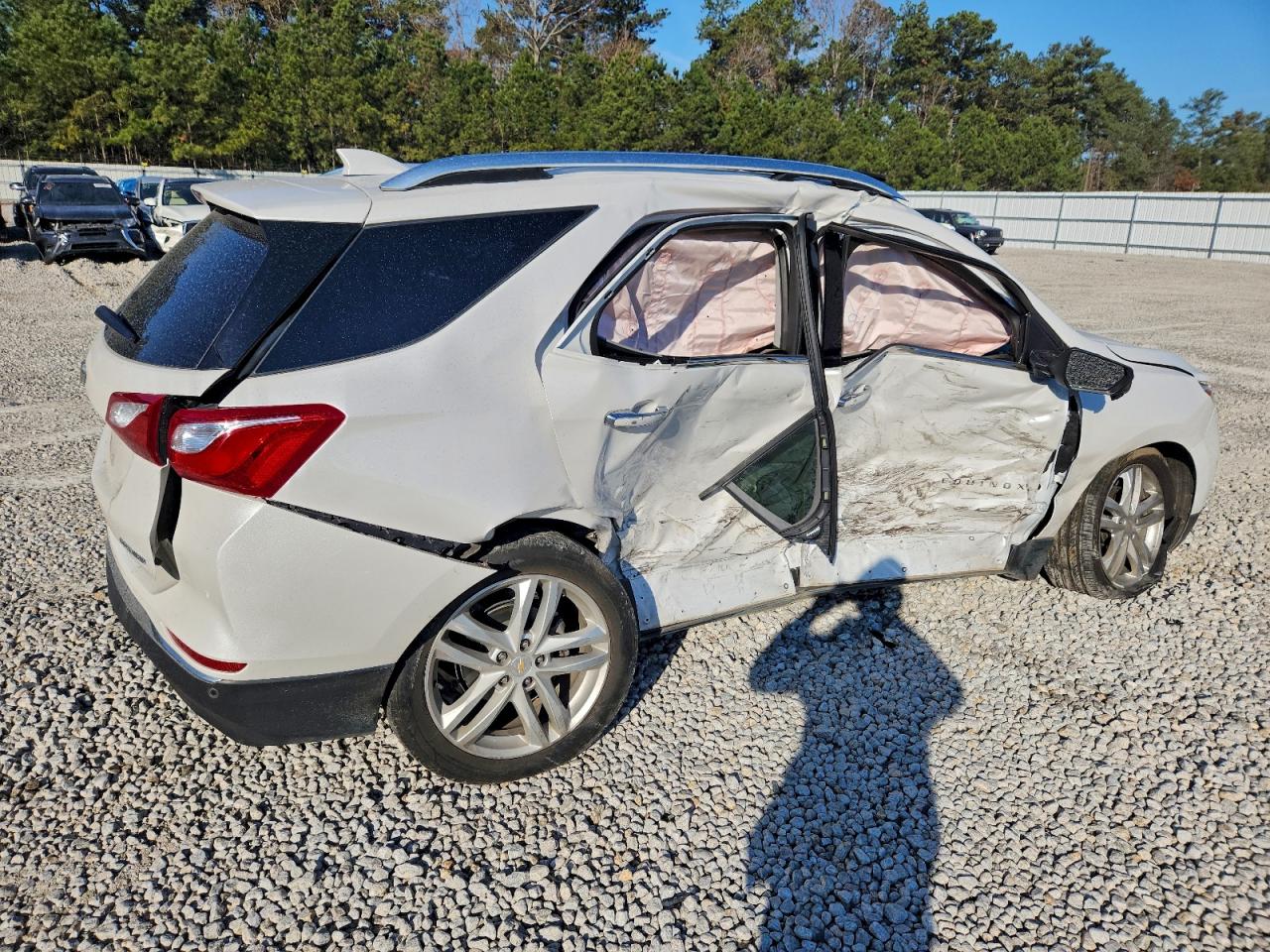 Chevrolet Equinox Premier Image 4