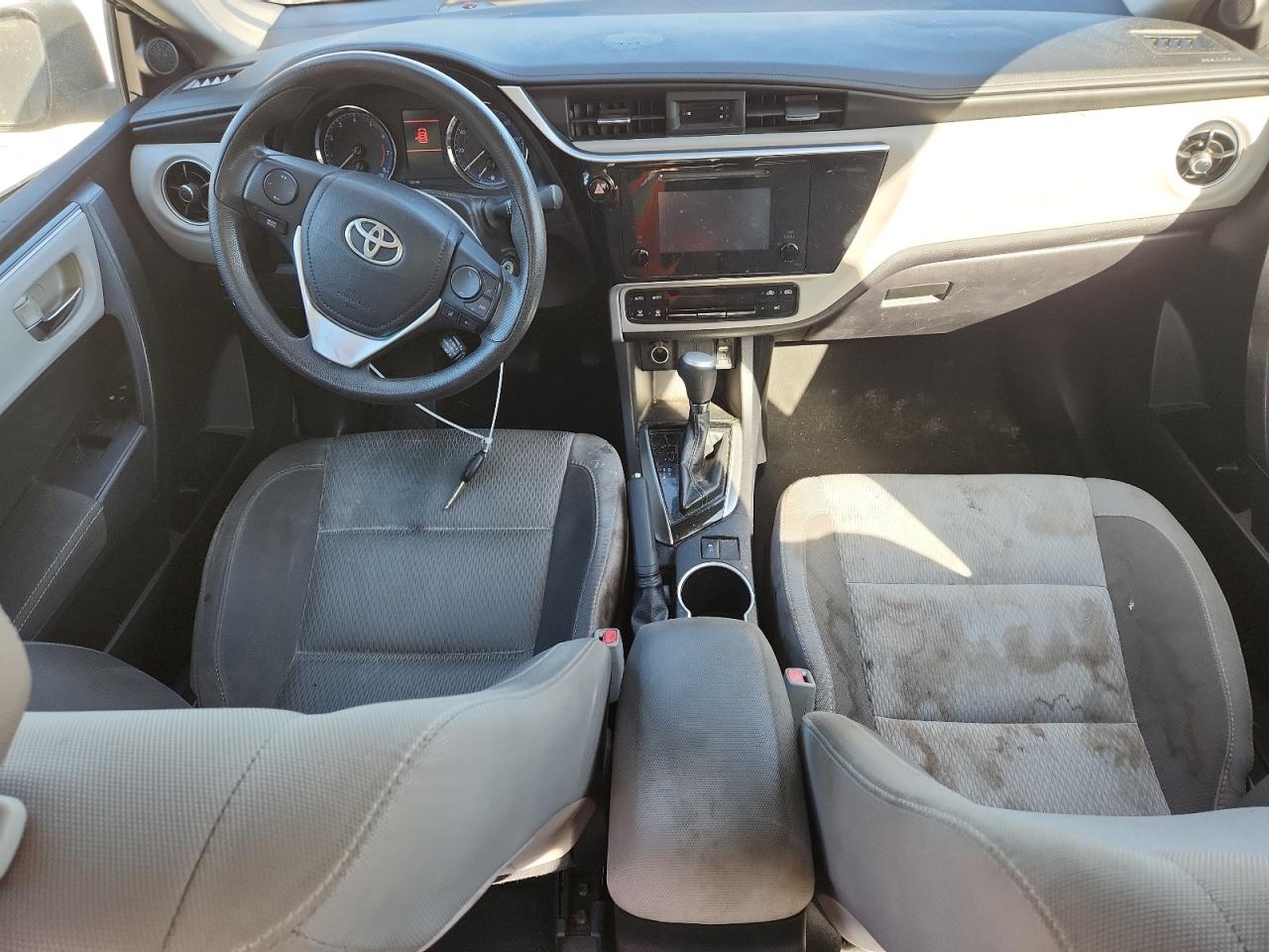 Toyota Corolla L Image 11