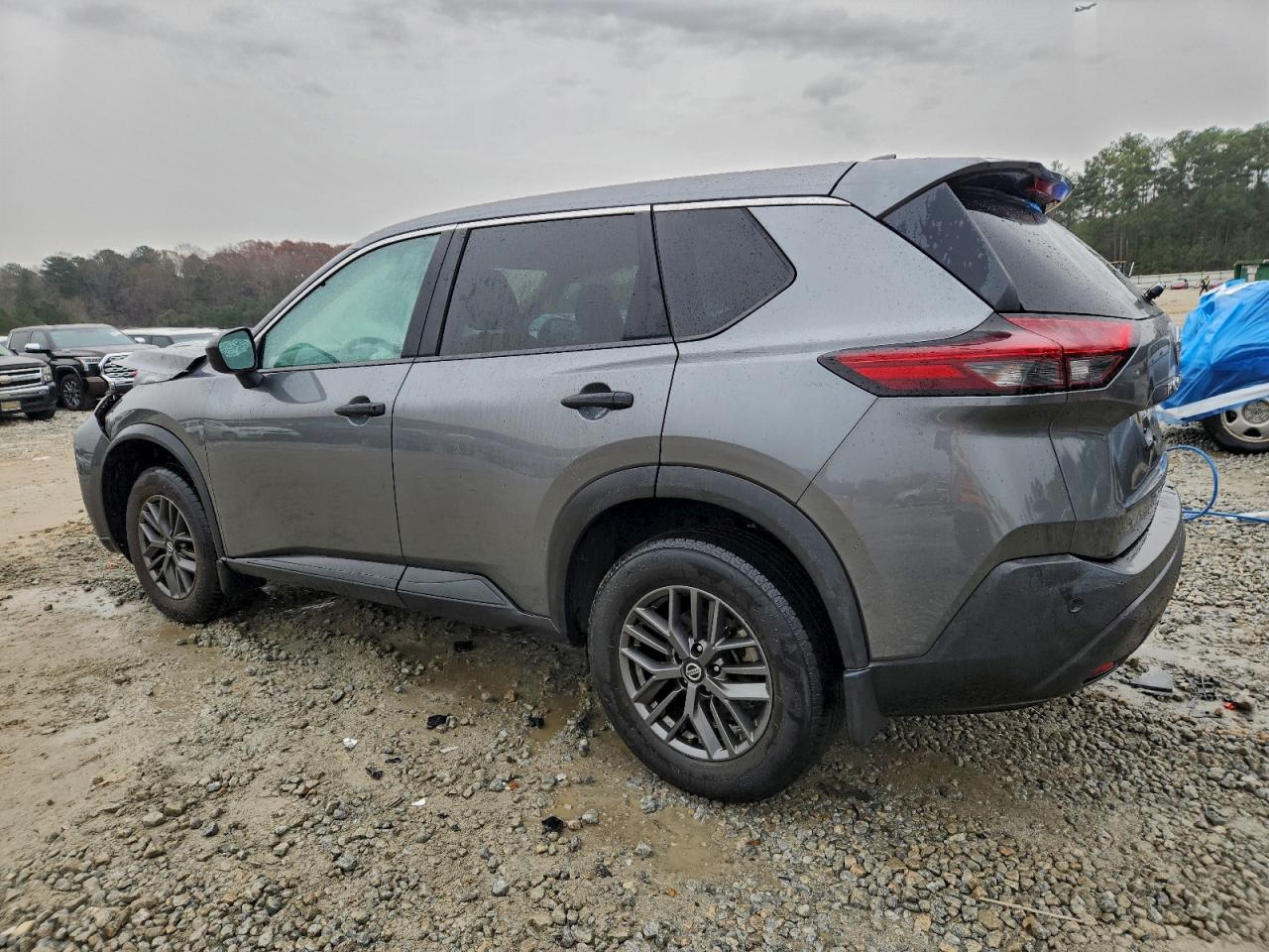 Nissan Rogue S Image 3