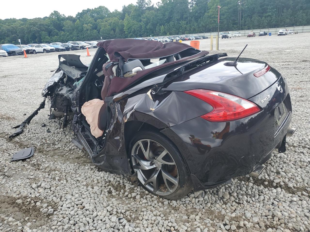 Nissan 370Z Base Image 6