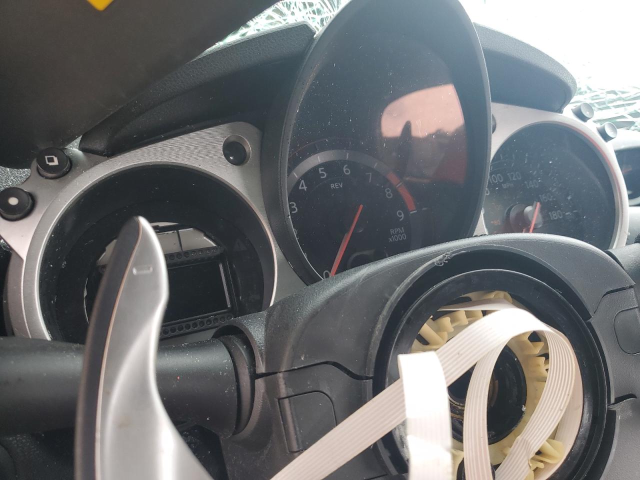 Nissan 370Z Base Image 11