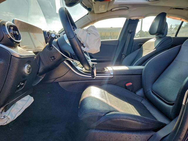 Mercedes-Benz C-Class 300 Image 8