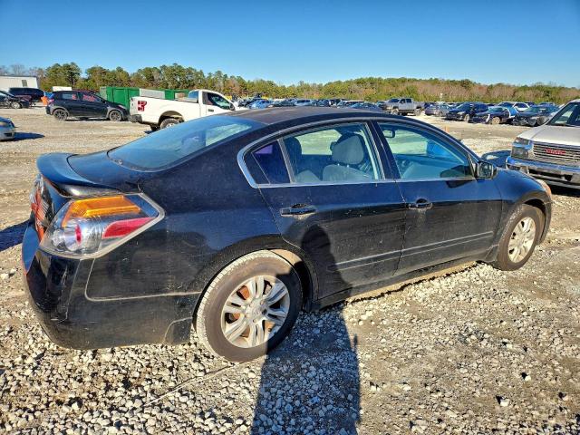 Nissan Altima Base Image 5