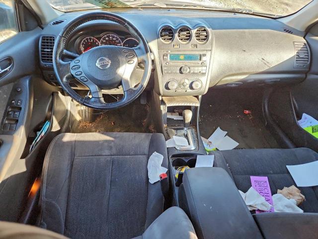 Nissan Altima Base Image 8