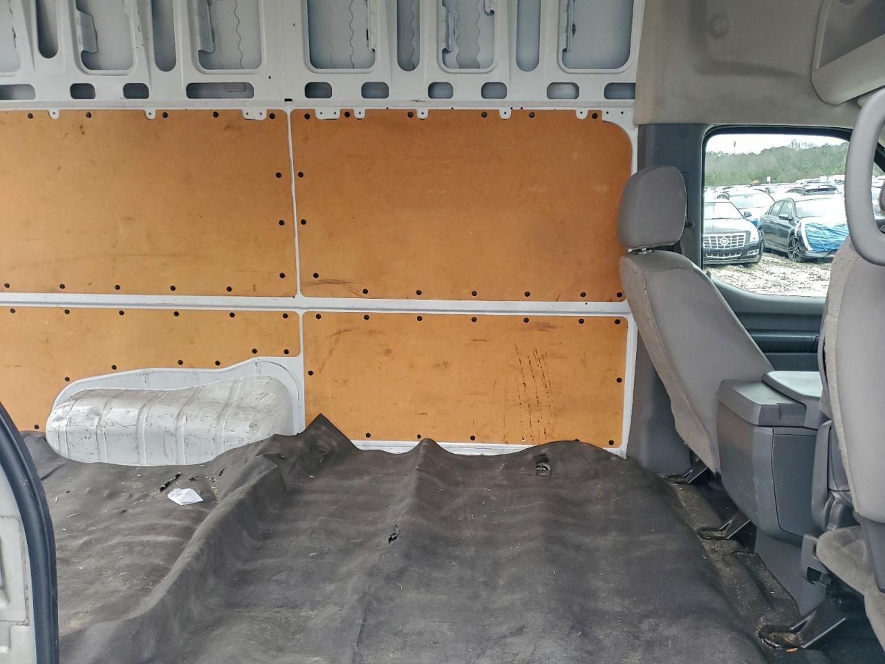 Nissan Nv 2500 S Image 4