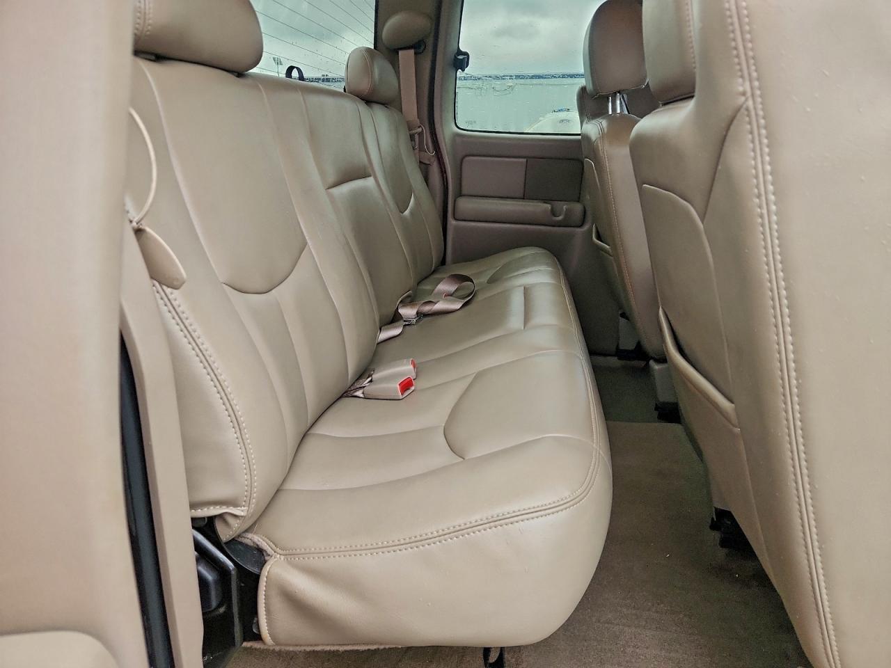 Chevrolet Silverado K1500 Image 11