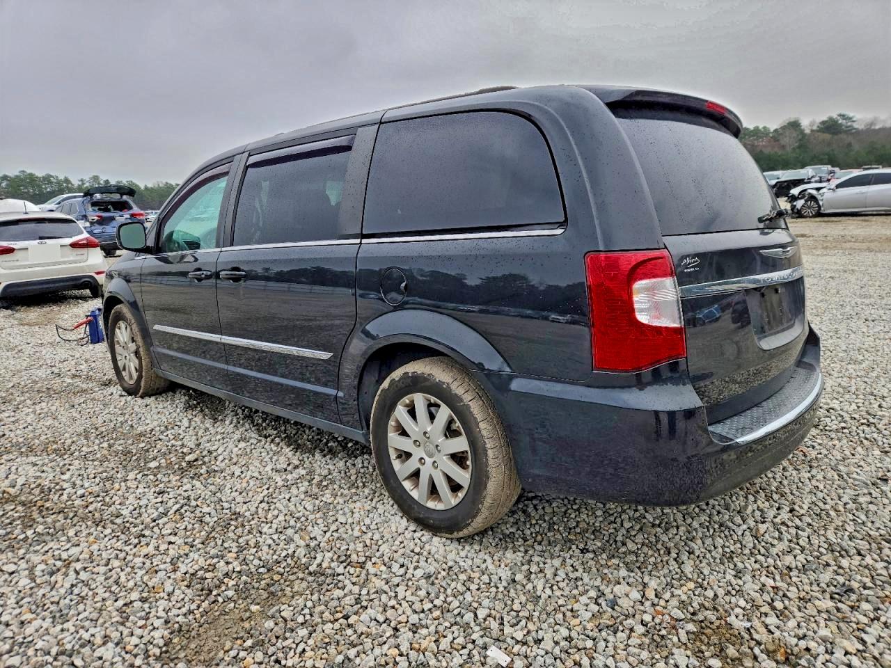 Chrysler Minivan Touring Image 10