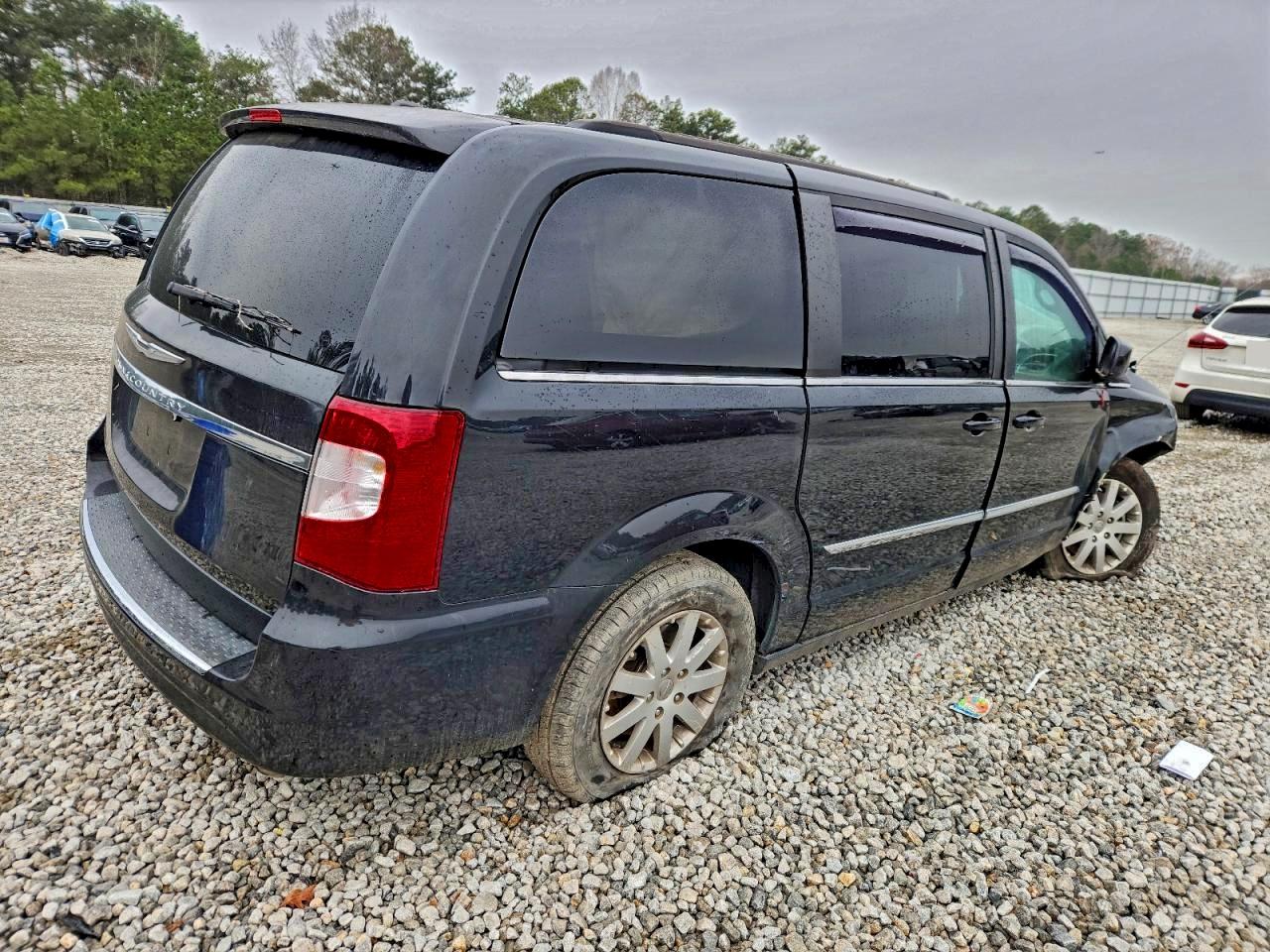 Chrysler Minivan Touring Image 11