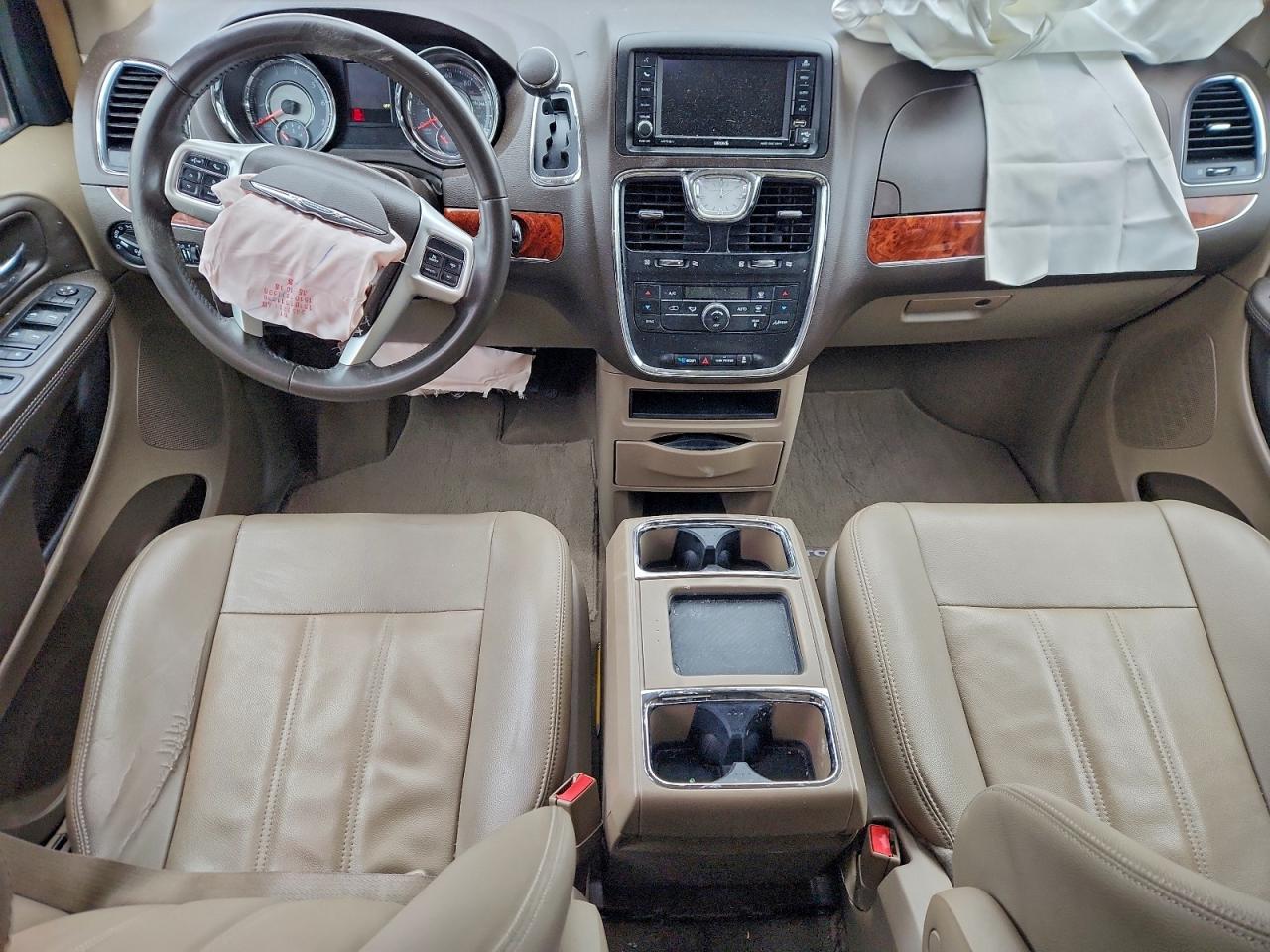 Chrysler Minivan Touring Image 8