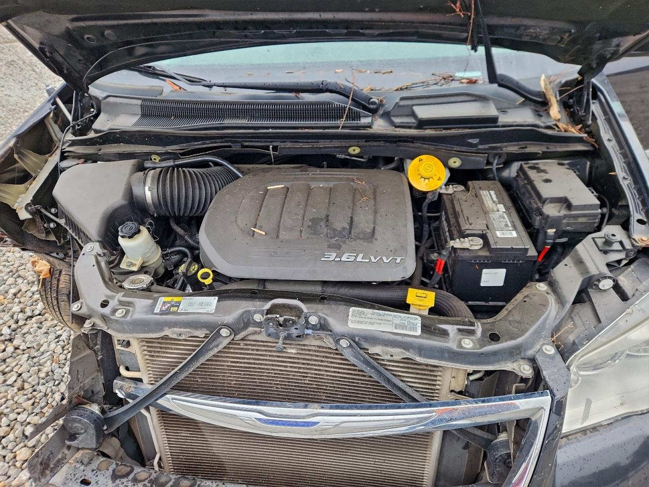 Chrysler Minivan Touring Image 5