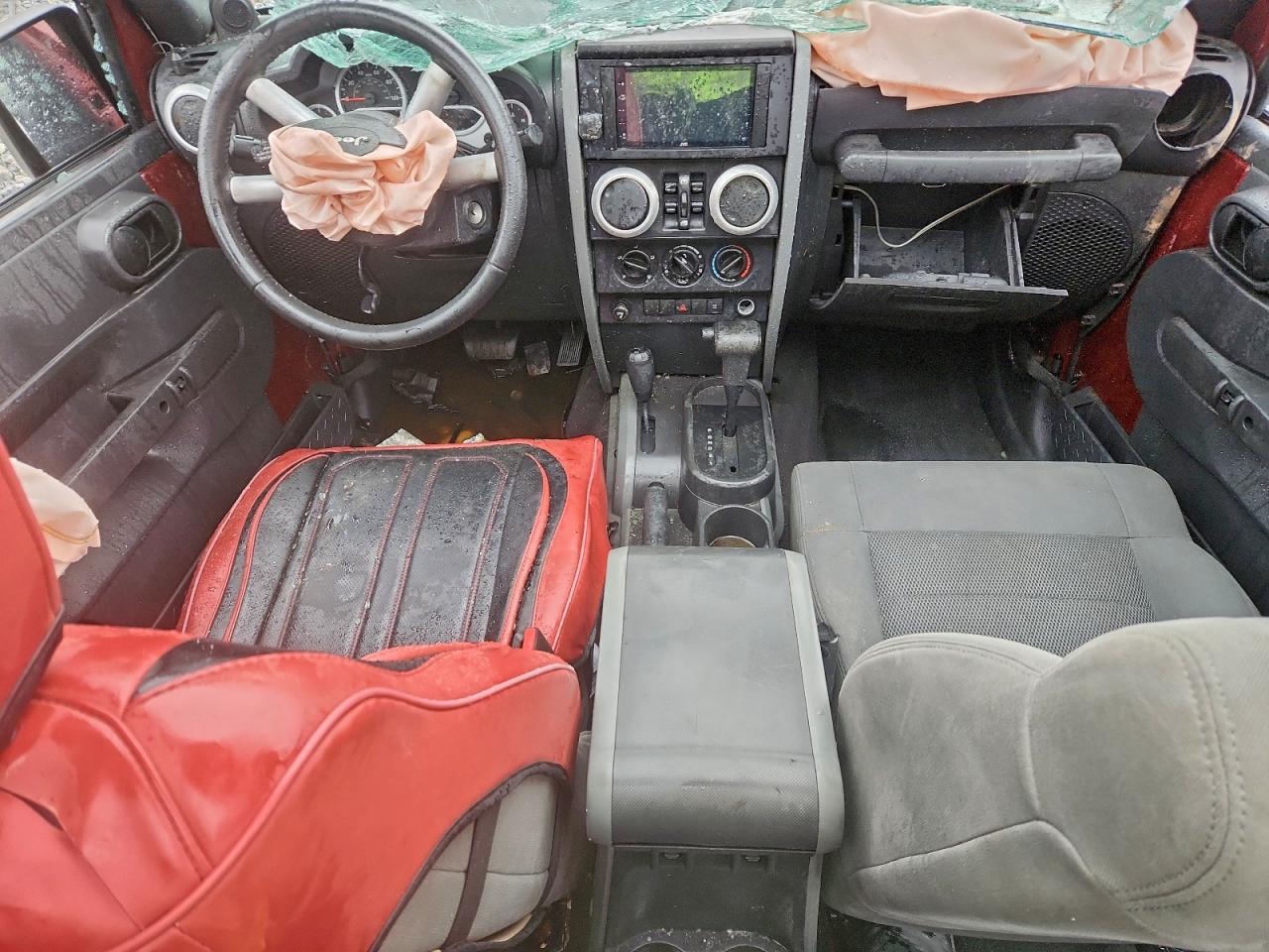 Jeep Wrangler Sahara Image 7