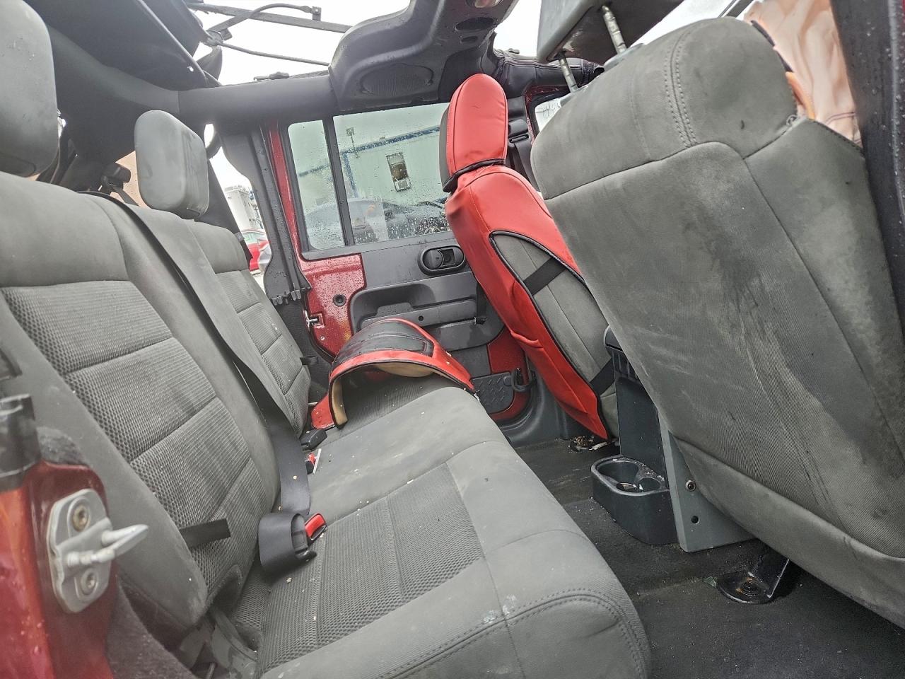 Jeep Wrangler Sahara Image 4