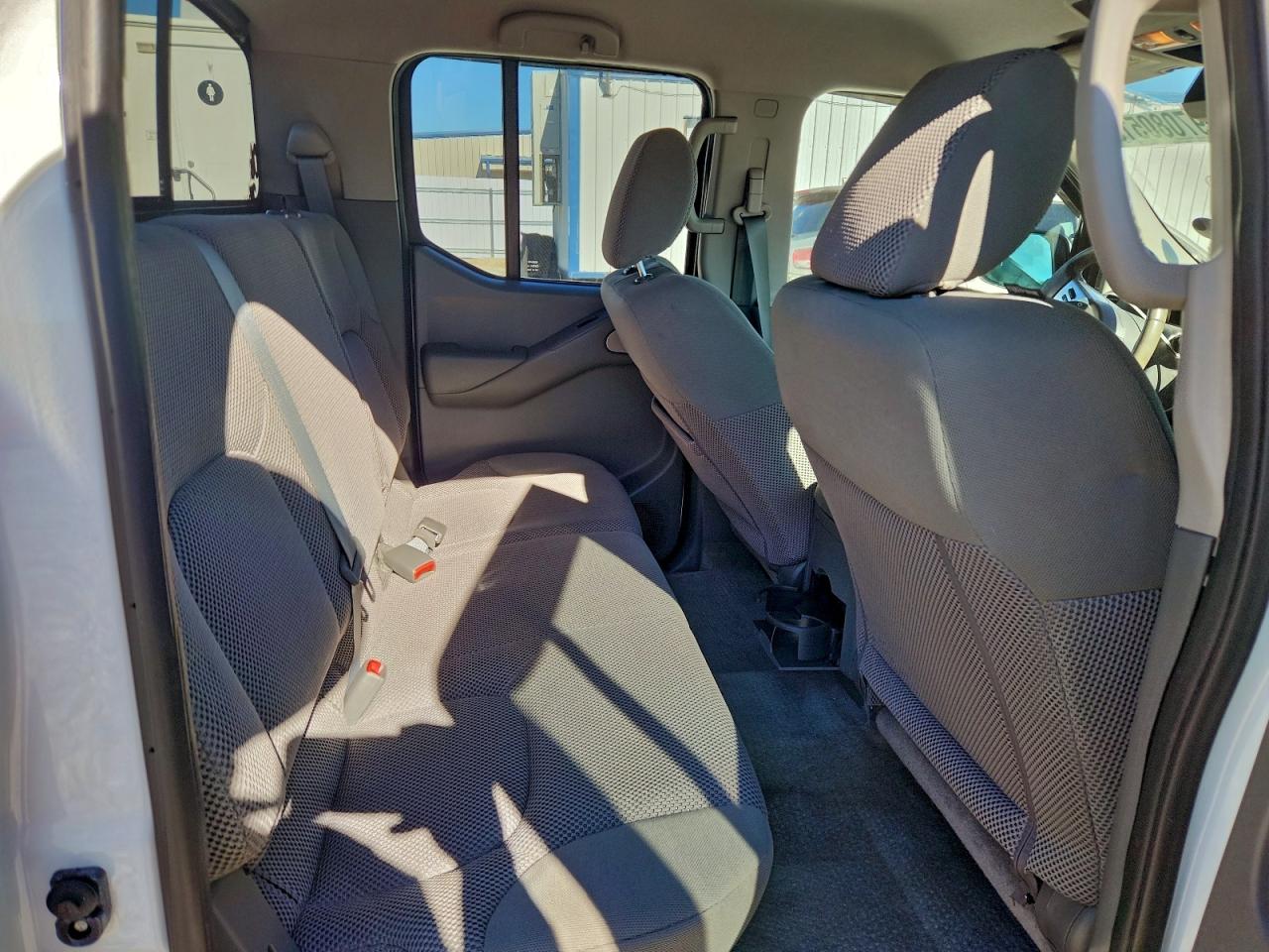 Nissan Frontier S Image 3