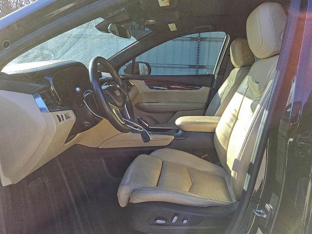 Cadillac XT5 Luxury Image 2