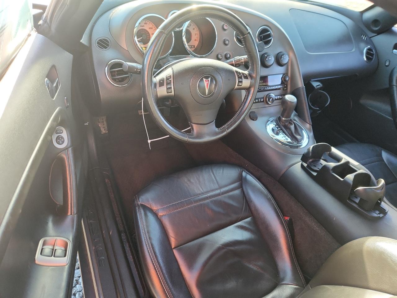 Pontiac Solstice Image 8