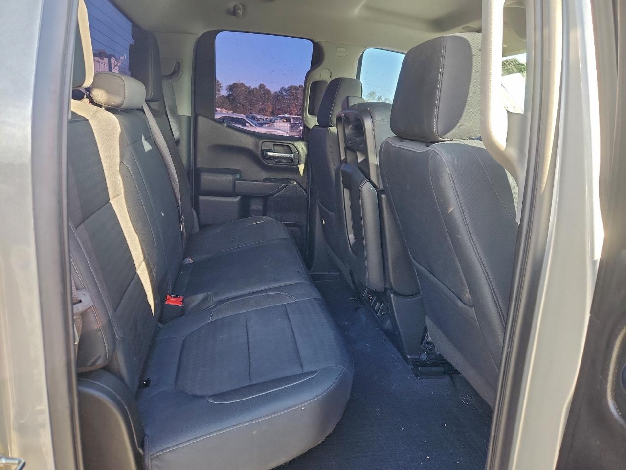 Chevrolet Silverado C1500 Lt Image 3