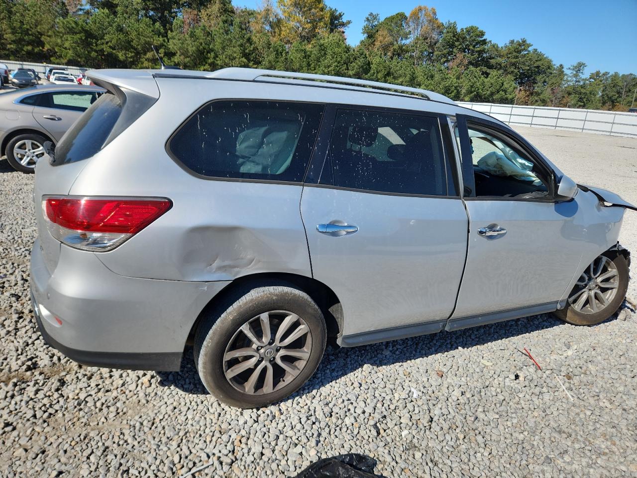 Nissan Pathfinder S Image 7