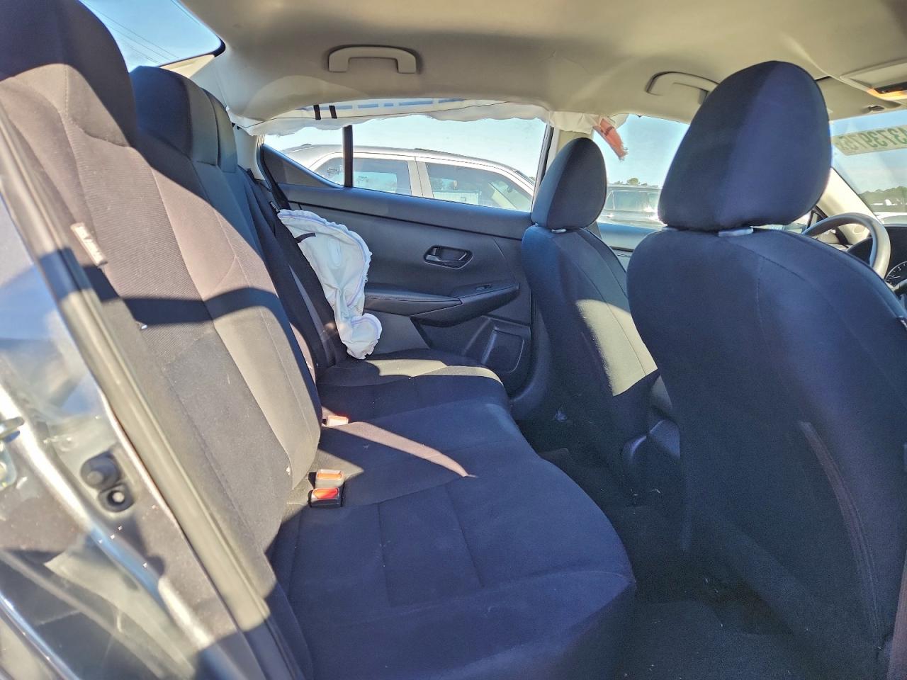 Nissan Sentra S Image 10