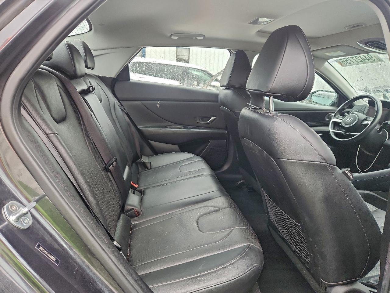 Hyundai ELANTRA Limited Image 5