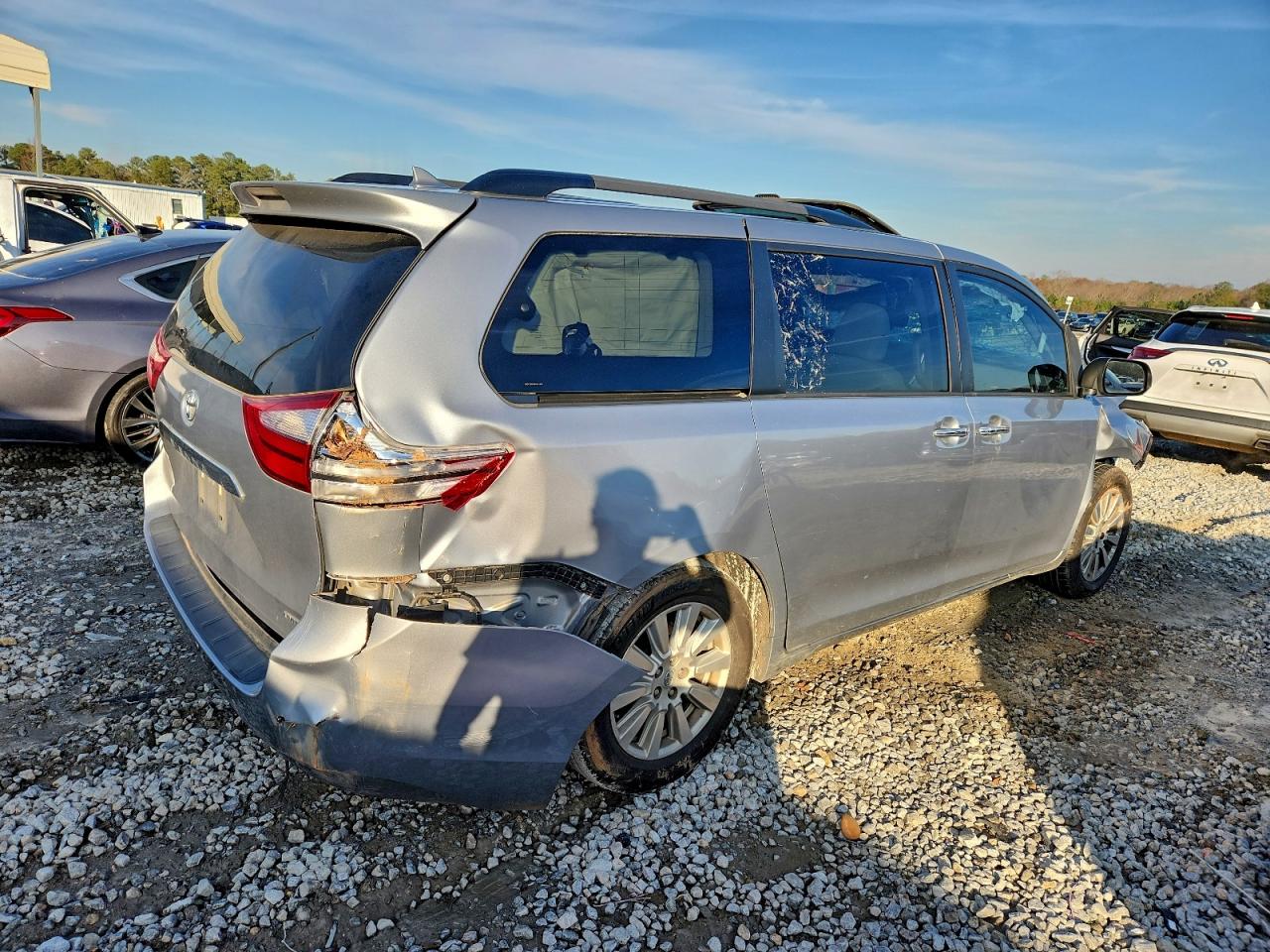 Toyota Sienna Xle Image 2