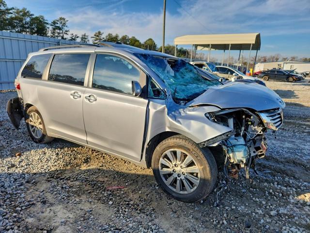 Toyota Sienna Xle Image 3