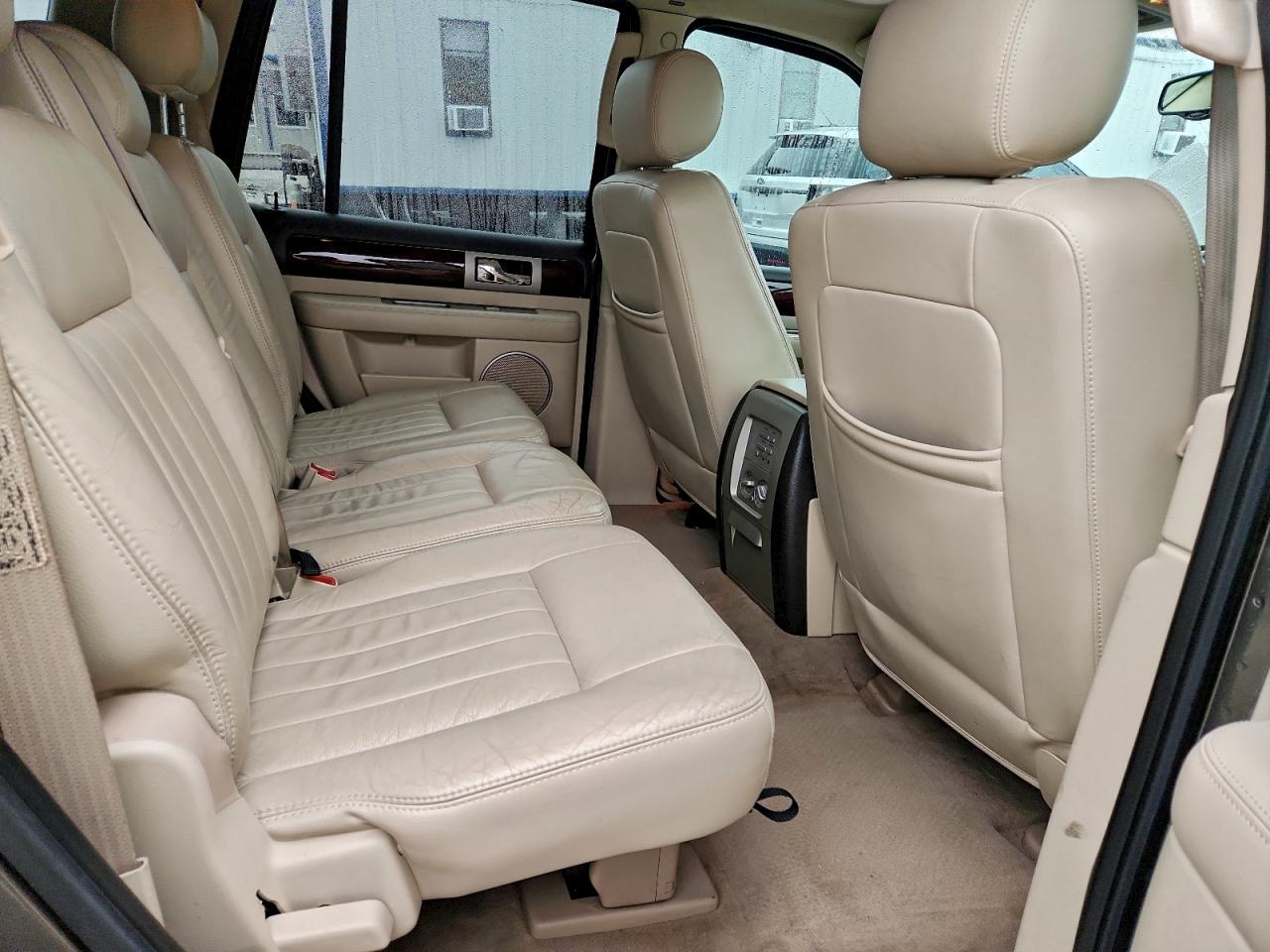 Lincoln Navigator Image 10