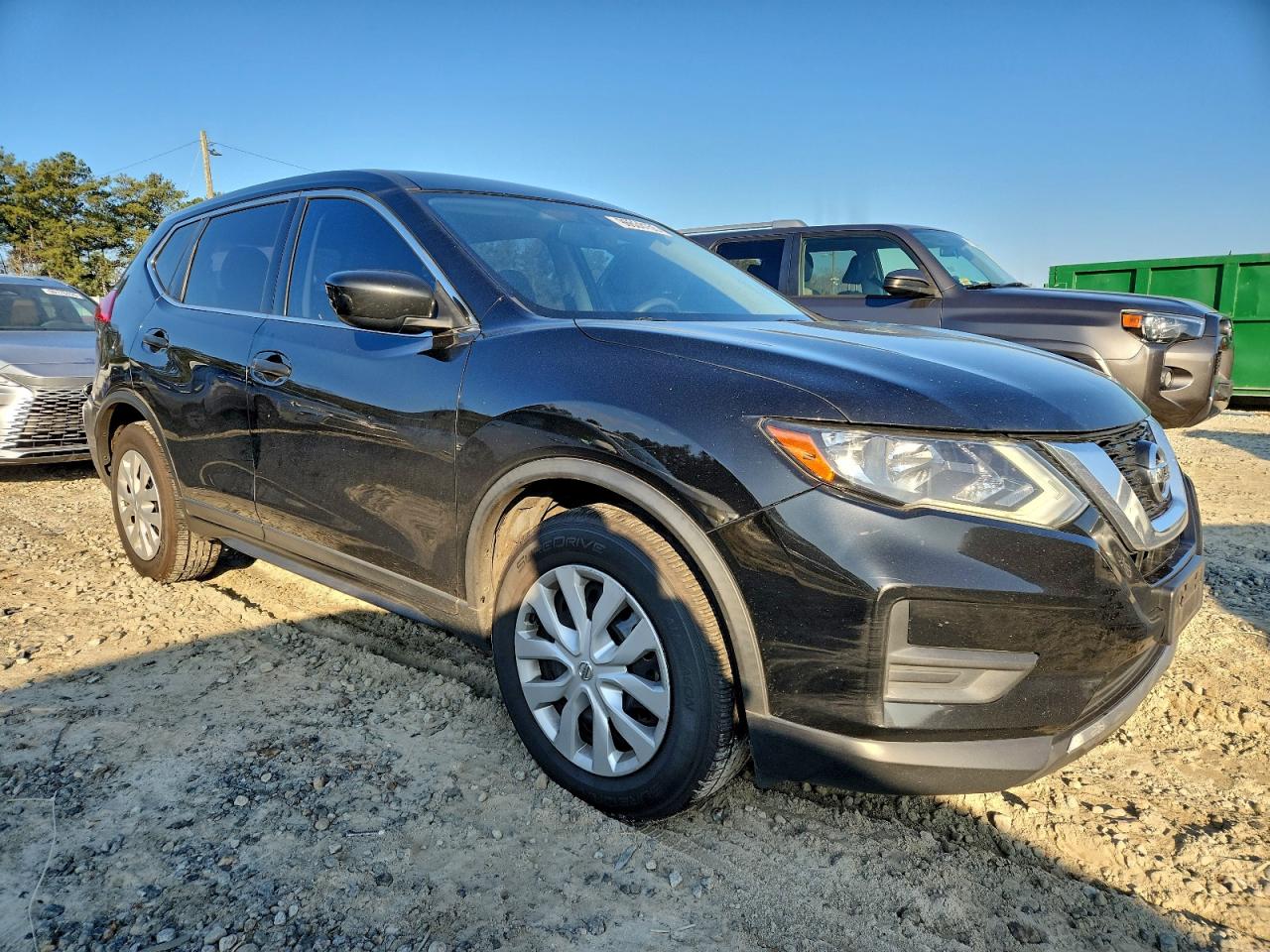 Nissan Rogue S Image 2