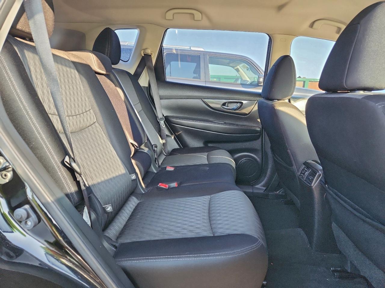 Nissan Rogue S Image 9