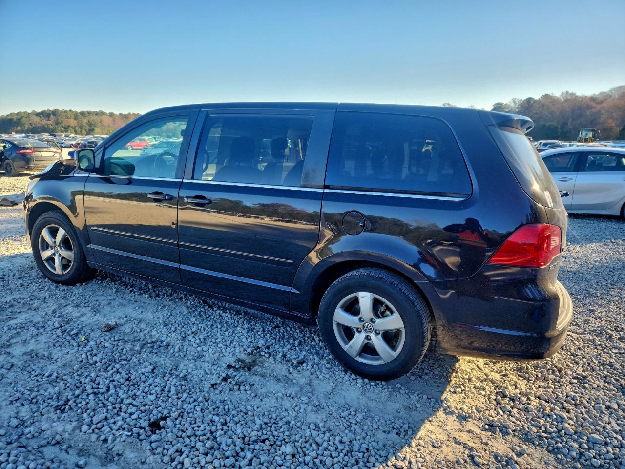 Volkswagen Routan Sel Image 2