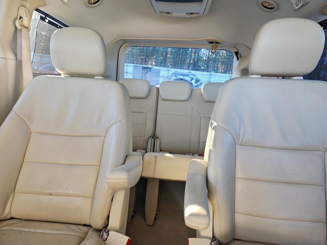 Volkswagen Routan Sel Image 6