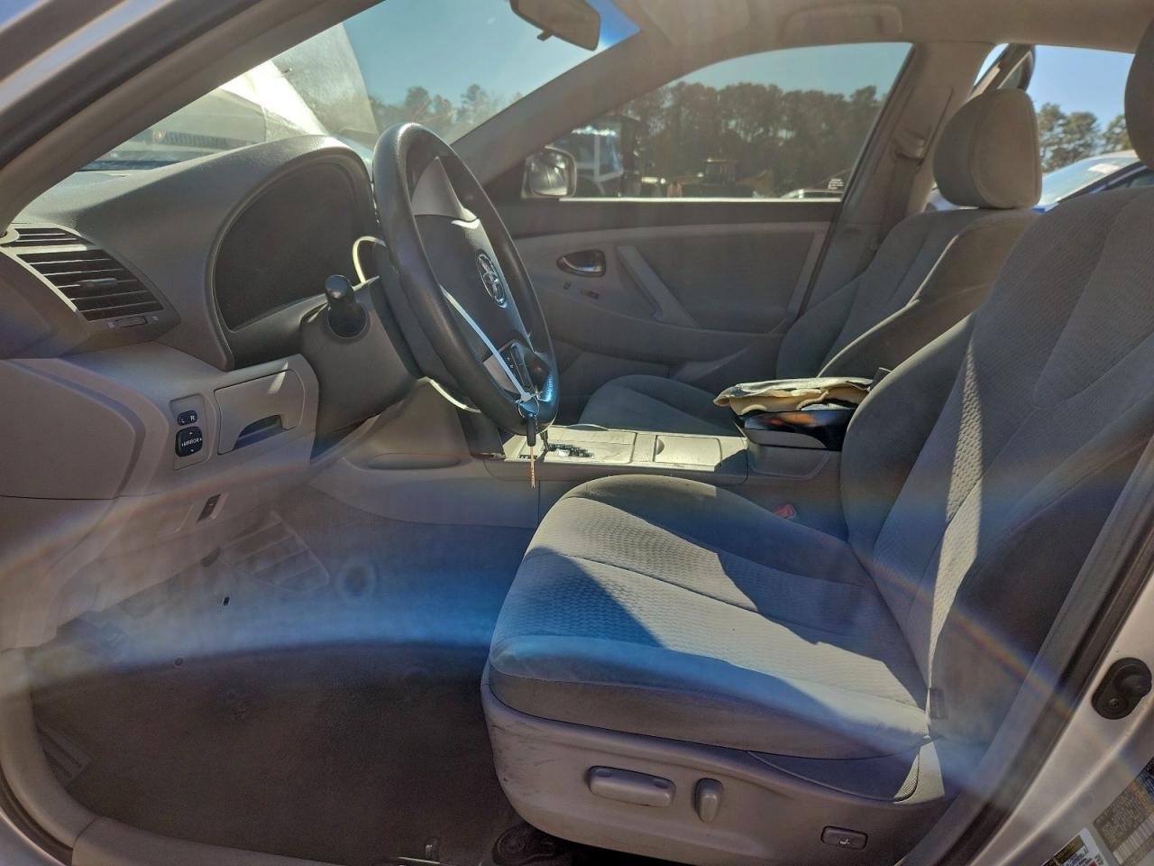 Toyota Camry Base Image 5