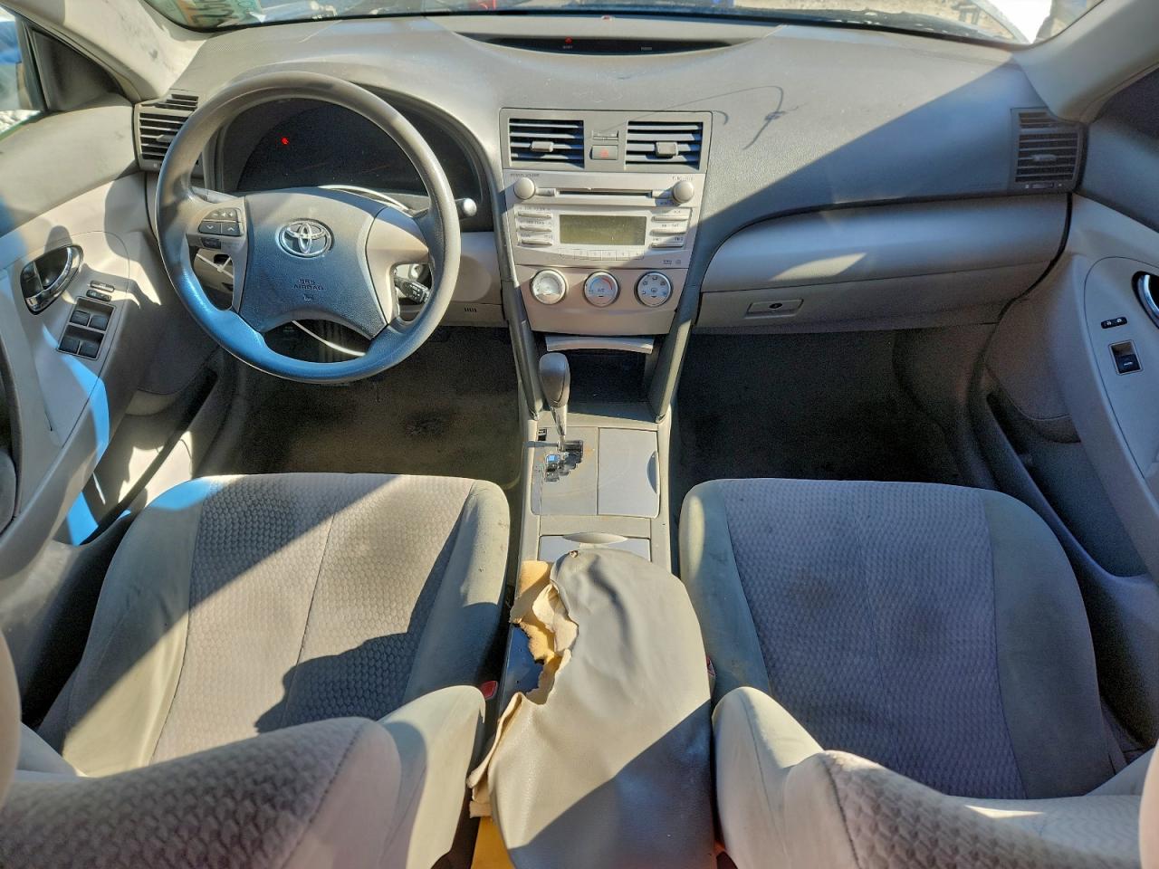 Toyota Camry Base Image 13