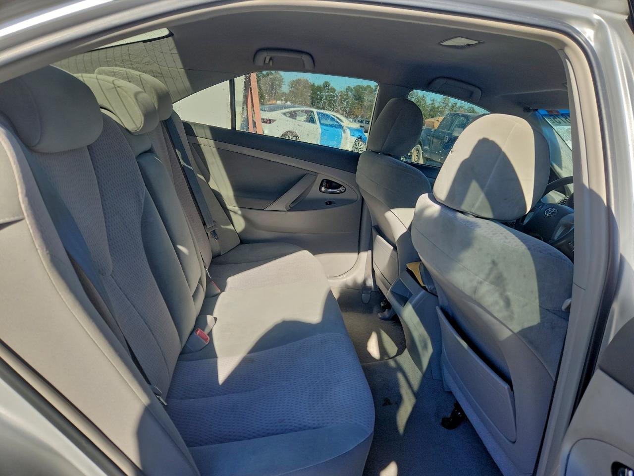 Toyota Camry Base Image 7