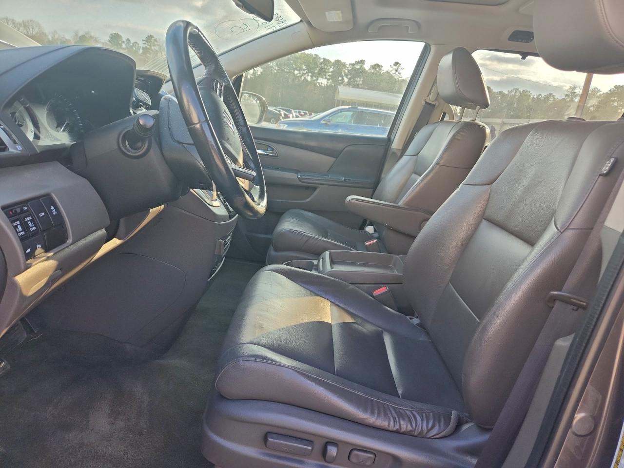 Honda Odyssey Touring Image 10