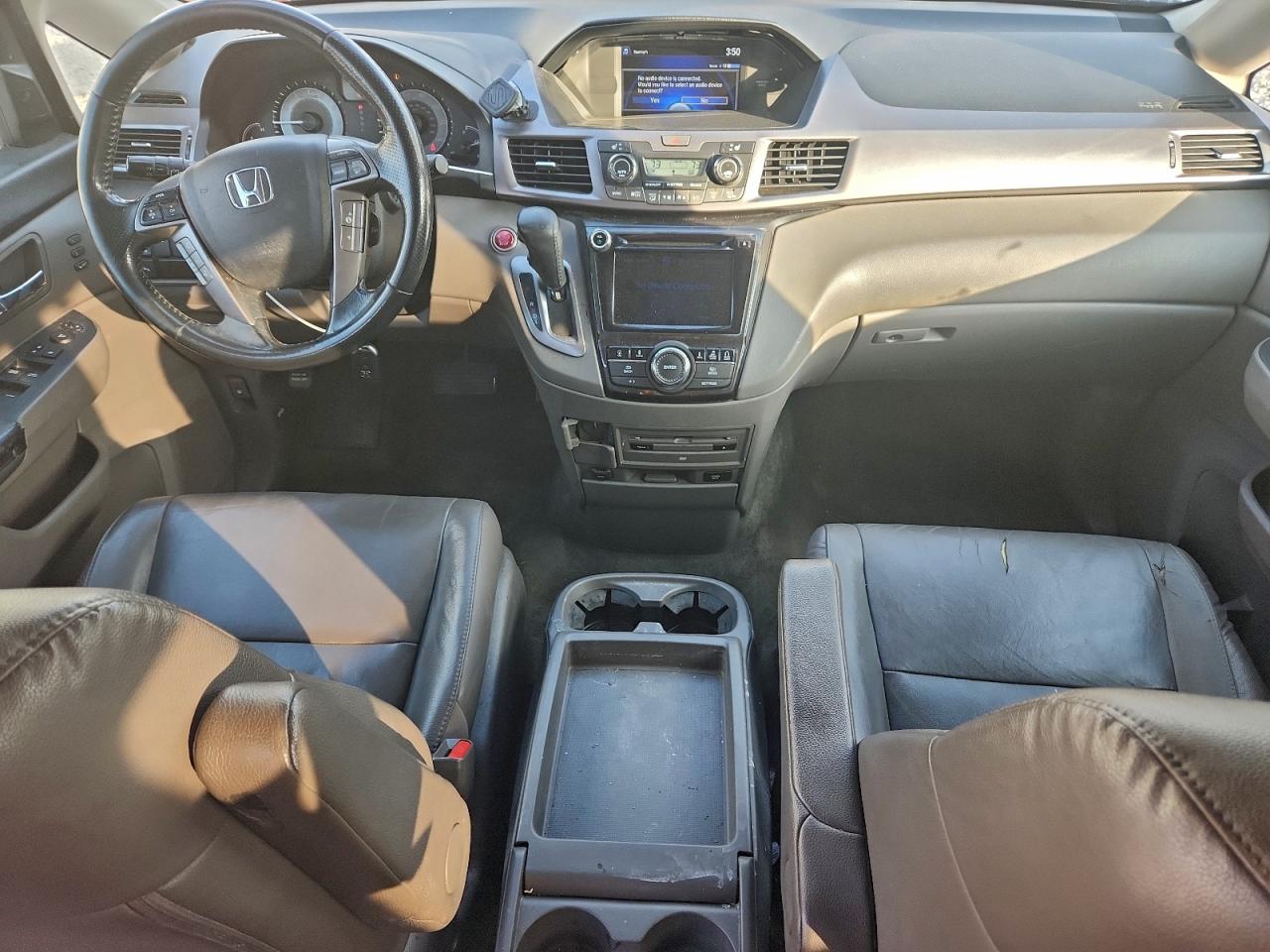 Honda Odyssey Touring Image 4