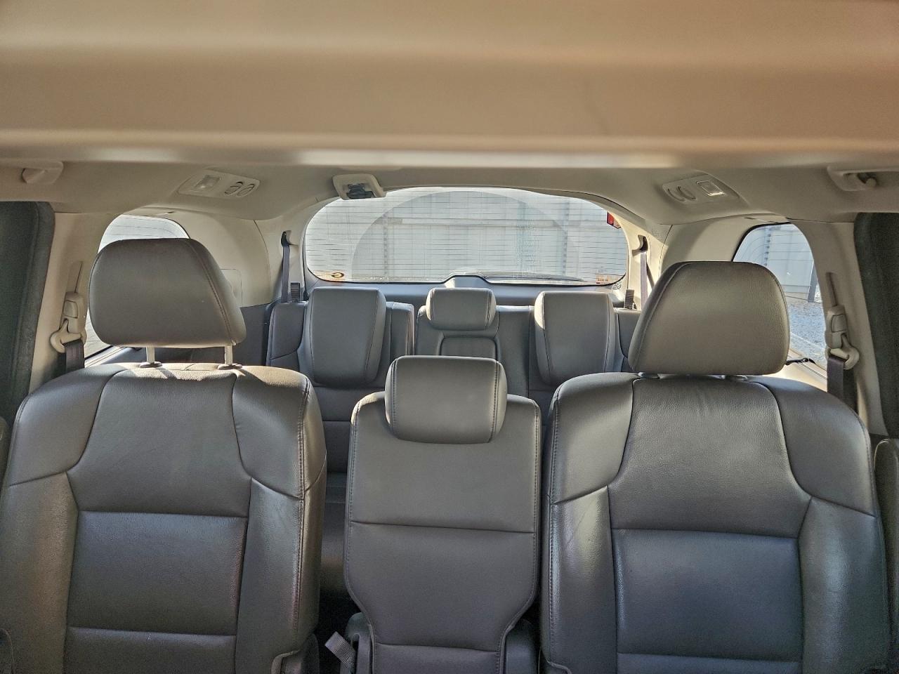 Honda Odyssey Touring Image 5