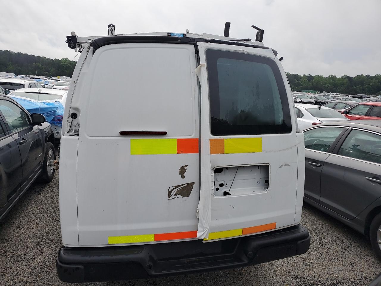 Chevrolet Express Image 13