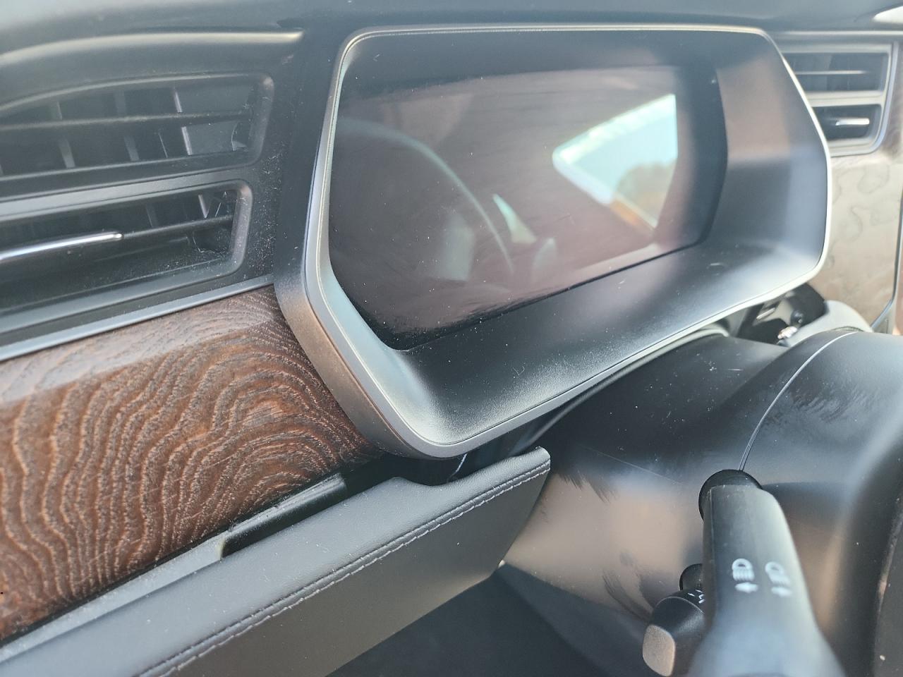 Tesla Model S Image 8