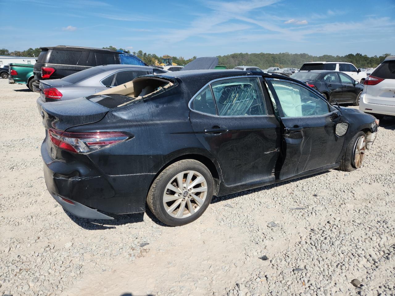 Toyota Camry Le Image 12