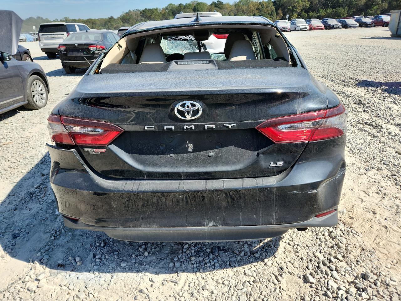 Toyota Camry Le Image 10