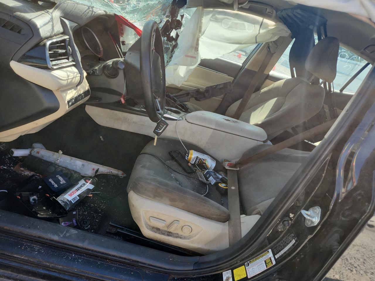 Toyota Camry Le Image 9