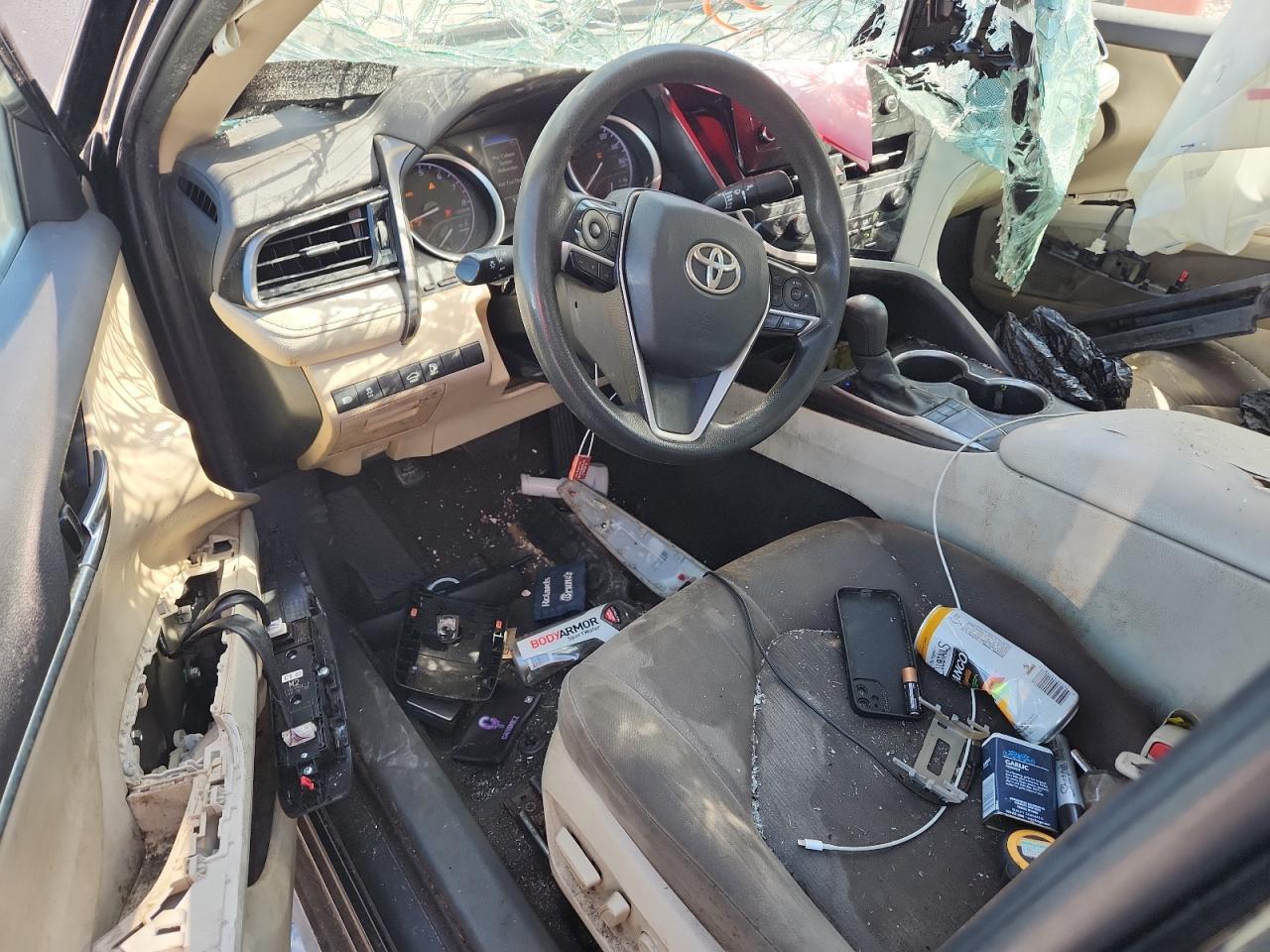 Toyota Camry Le Image 5