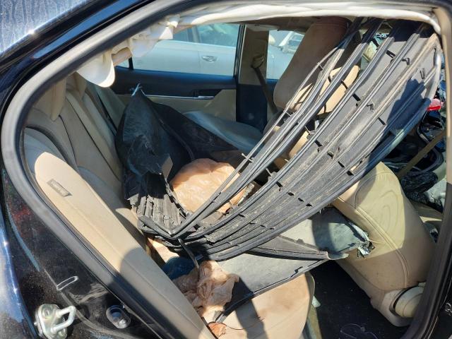 Toyota Camry Le Image 6