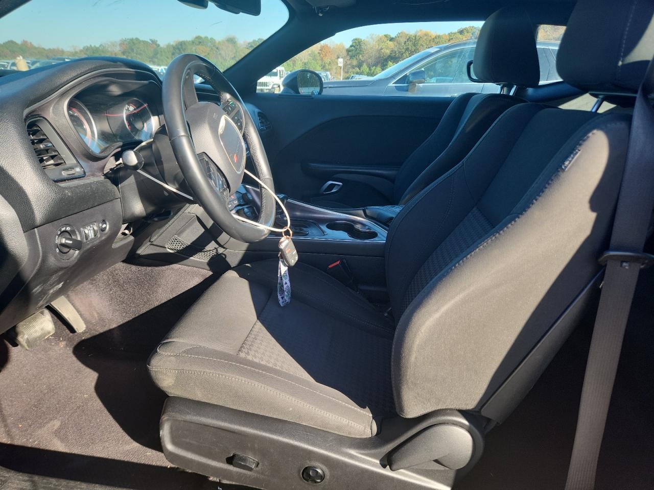 Dodge Challenger Sxt Image 9