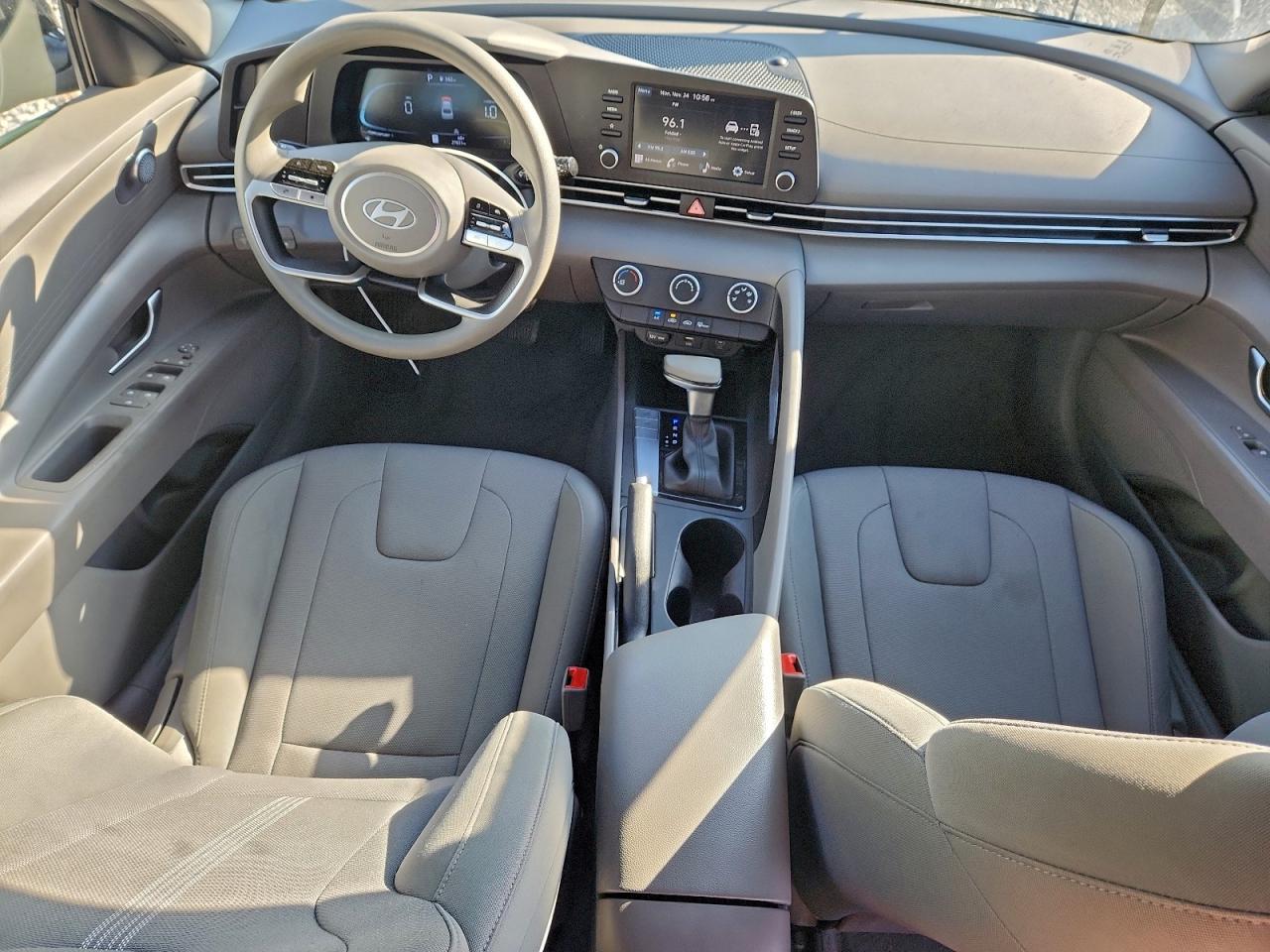 Hyundai ELANTRA Se Image 9